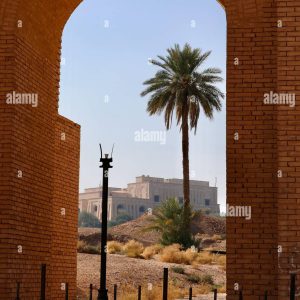 ancient-city-of-babylon-south-mesopotamia-now-iraq-at-a-distance-the-palace-of-the-former-president-saddam-hussein-up-on-the-hill-